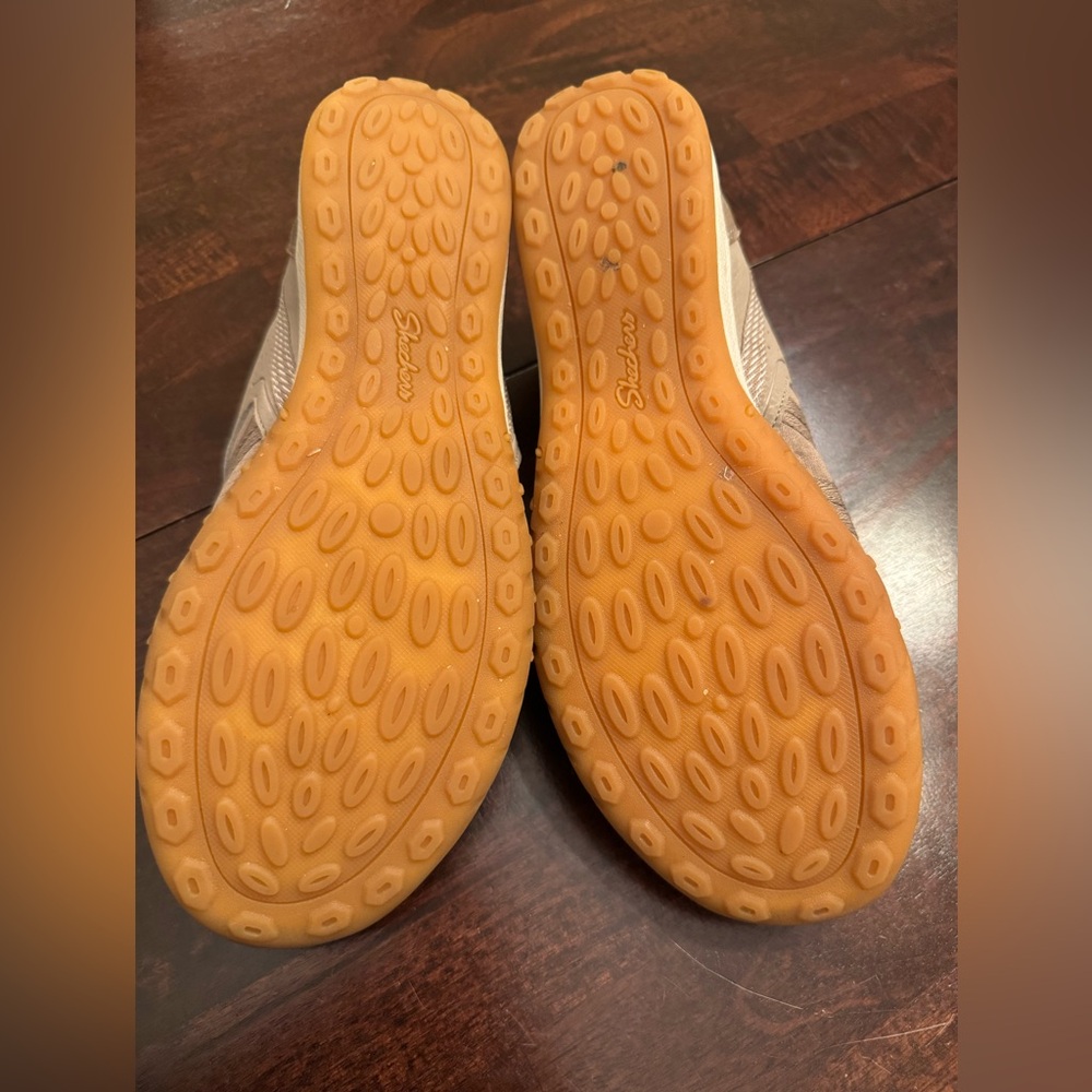 Skechers women’s tan sneakers. Gently used. Still in great condition. - Picture 4 of 6